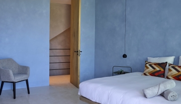 Resa Estates Ibiza koop sale Cala Moli villa seaviews modern bedroom door.jpg